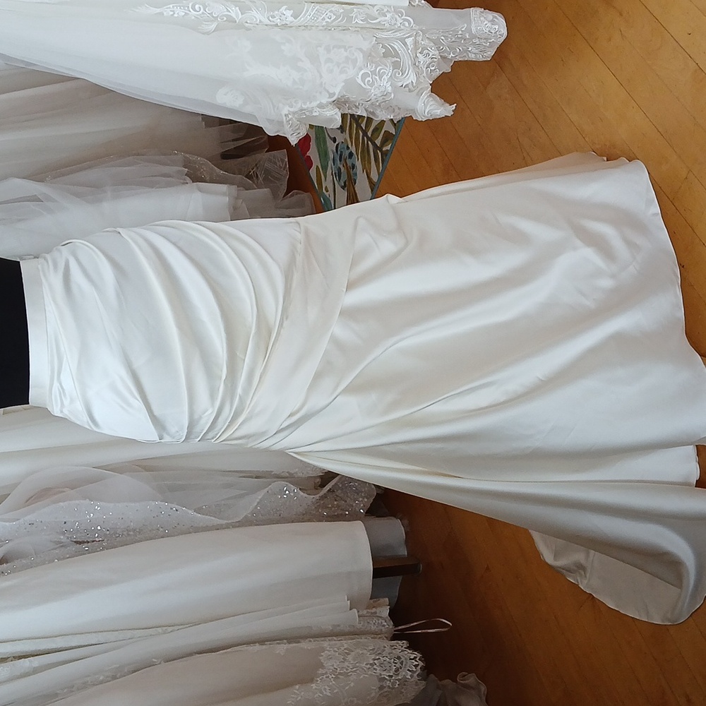 Satin fit & flare skirt - Picture 2 of 4